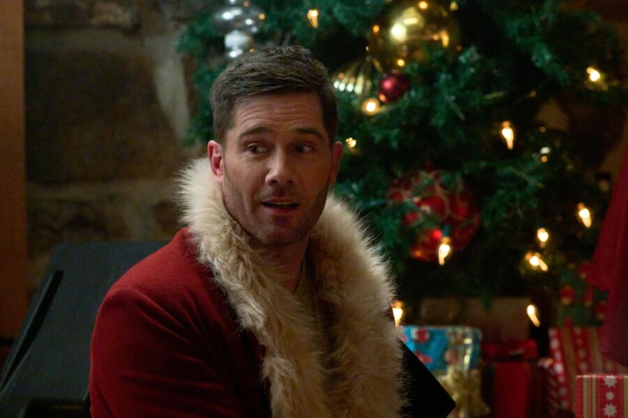 Hallmark's Catch Me if You Claus - Luke Macfarlane | Tell-Tale TV Hallmark's Catch Me if You Claus - Luke Macfarlane