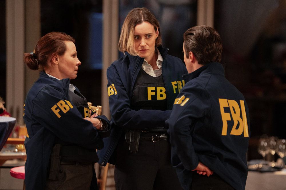 Poker Face - Season 2 | Tell-Tale TV Lili Taylor as Darville, Taylor Schilling as Milligan, and Simon Helberg as Luca on Poker Face Season 2 Episode 11, "Day of the Iguana."