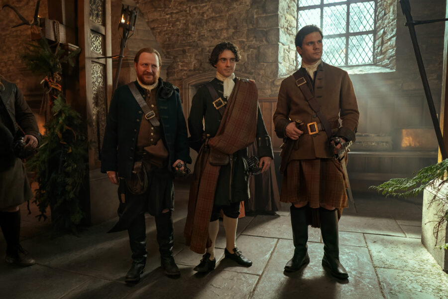 Outlander: Blood of my Blood 103 — School of the Moon, Left to Right: Jhon Lumsden (“Malcolm Grant”) and Jeremy Irvine (“Henry Beauchamp”)