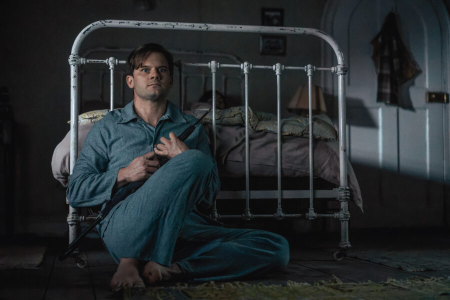 Outlander: Blood of my Blood 104 — A Soldier’s Heart, Left to Right: Jeremy Irvine (“Henry Beauchamp”) | Tell-Tale TV Outlander: Blood of my Blood 104 — A Soldier’s Heart, Left to Right: Jeremy Irvine (“Henry Beauchamp”)