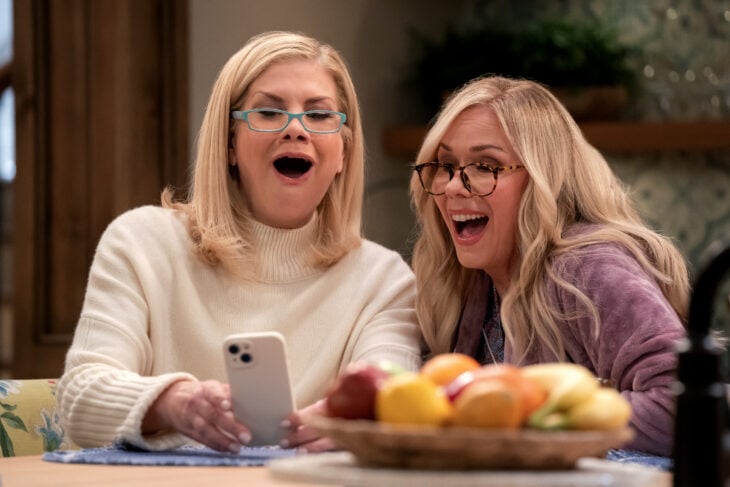 Leanne Season 1 Episode 3 -- Kristen Johnston as Carol and Leanne Morgan Leanne Renewed for Season 2 on Netflix 