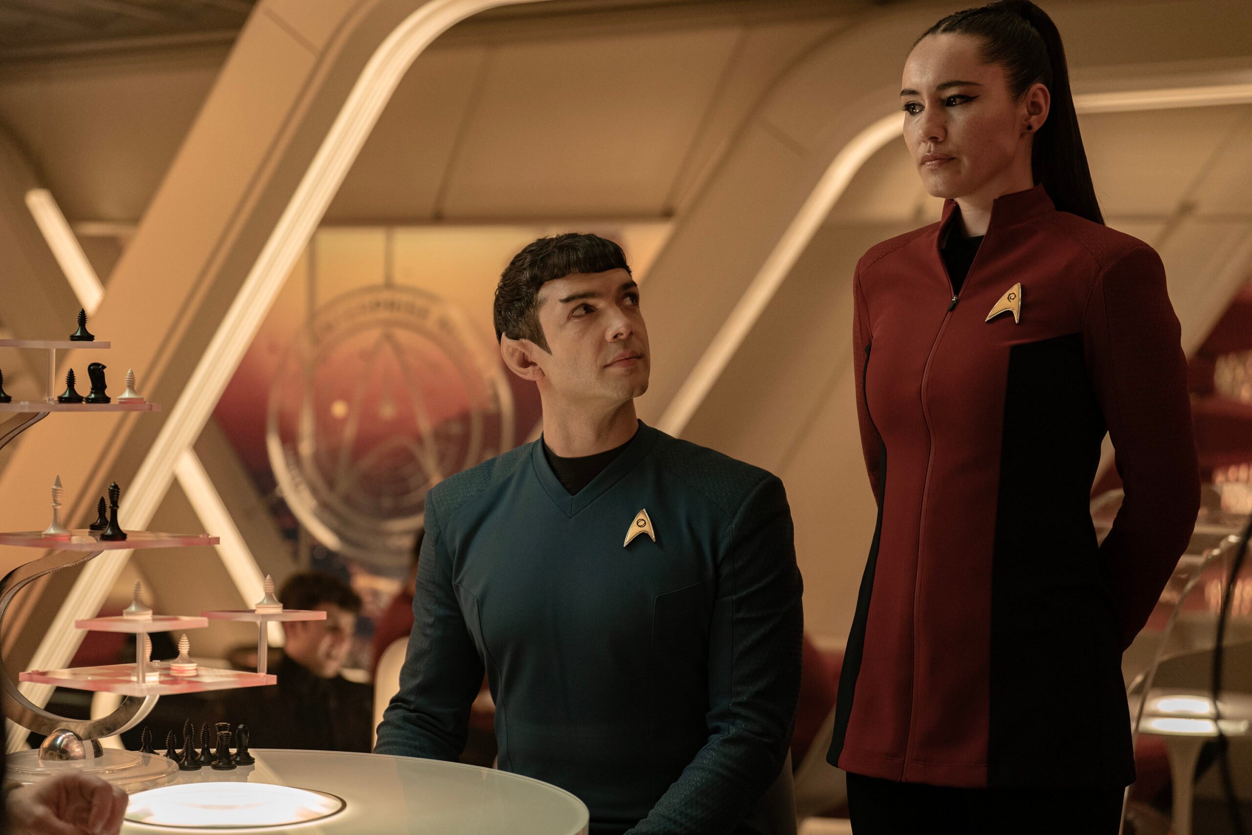 Christina Chong como Laon em Ethan Peck e Star Trek como Spock: Strange New Worlds Season 3 Episódio 10, 