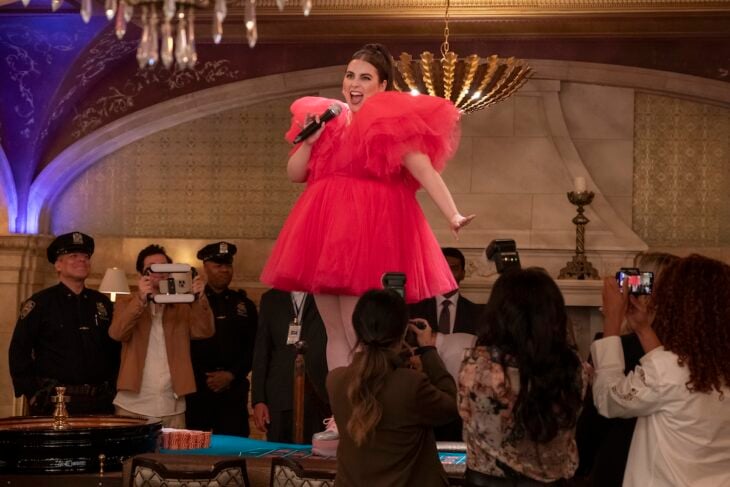 ONLY MURDERS IN THE BUILDING Season 5 Episode 10 BEANIE FELDSTEIN Only Murders in the Building Season 5 Episode 10 Review: The House Always… 