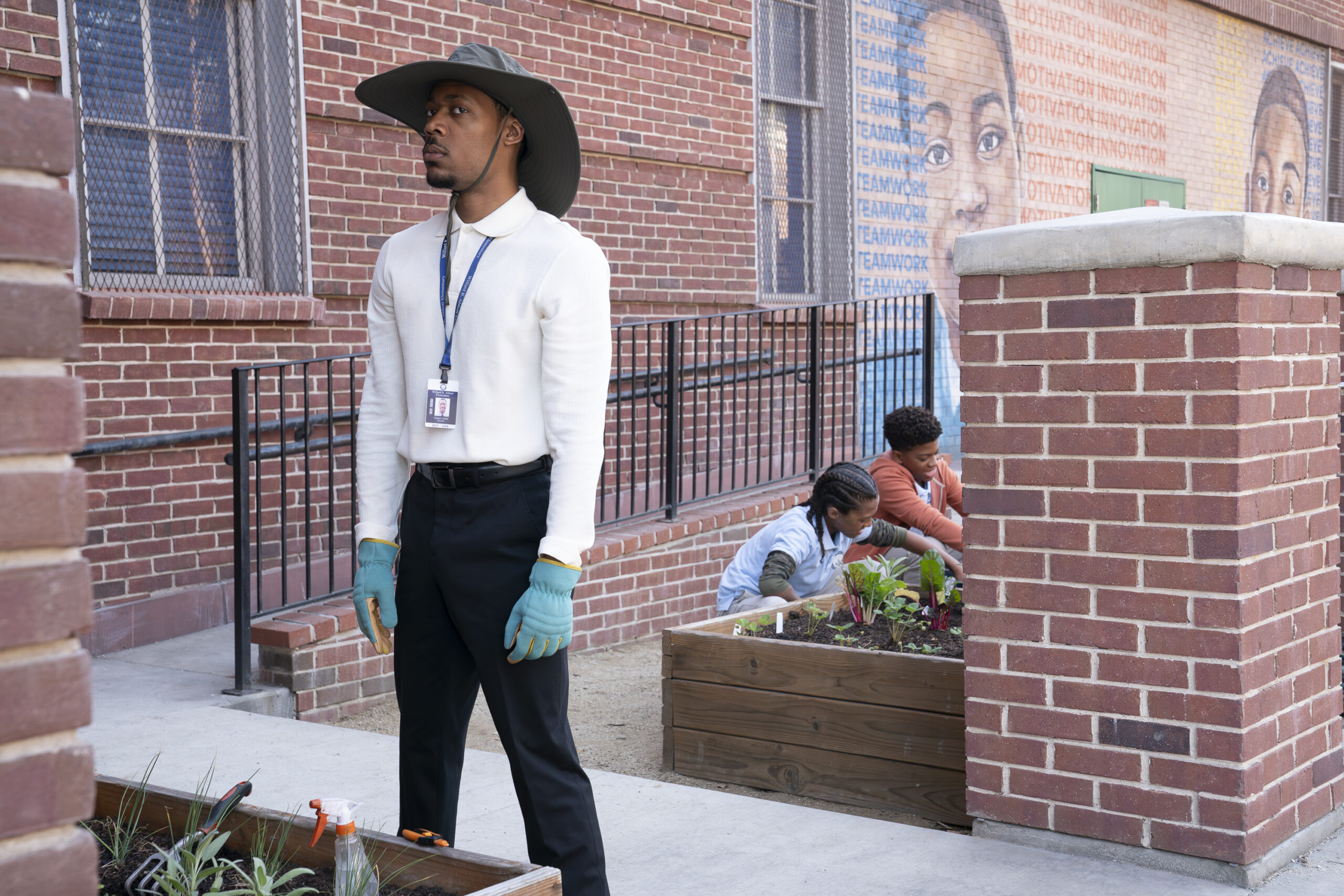 Tyler James Williams, Easton Van Der Lith, ESAI Pierre-Louis | televisão reveladora Tyler James Williams como Gregory, Abbott Elementary, temporada 5, episódio 2