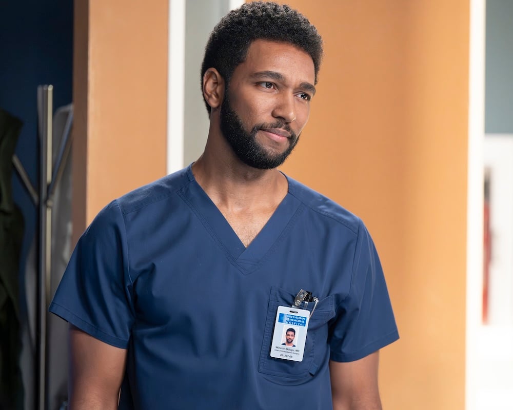 Anthony Hill como Winston - Temporada 22 de Grey's Anatomy, Episódio 1 - 