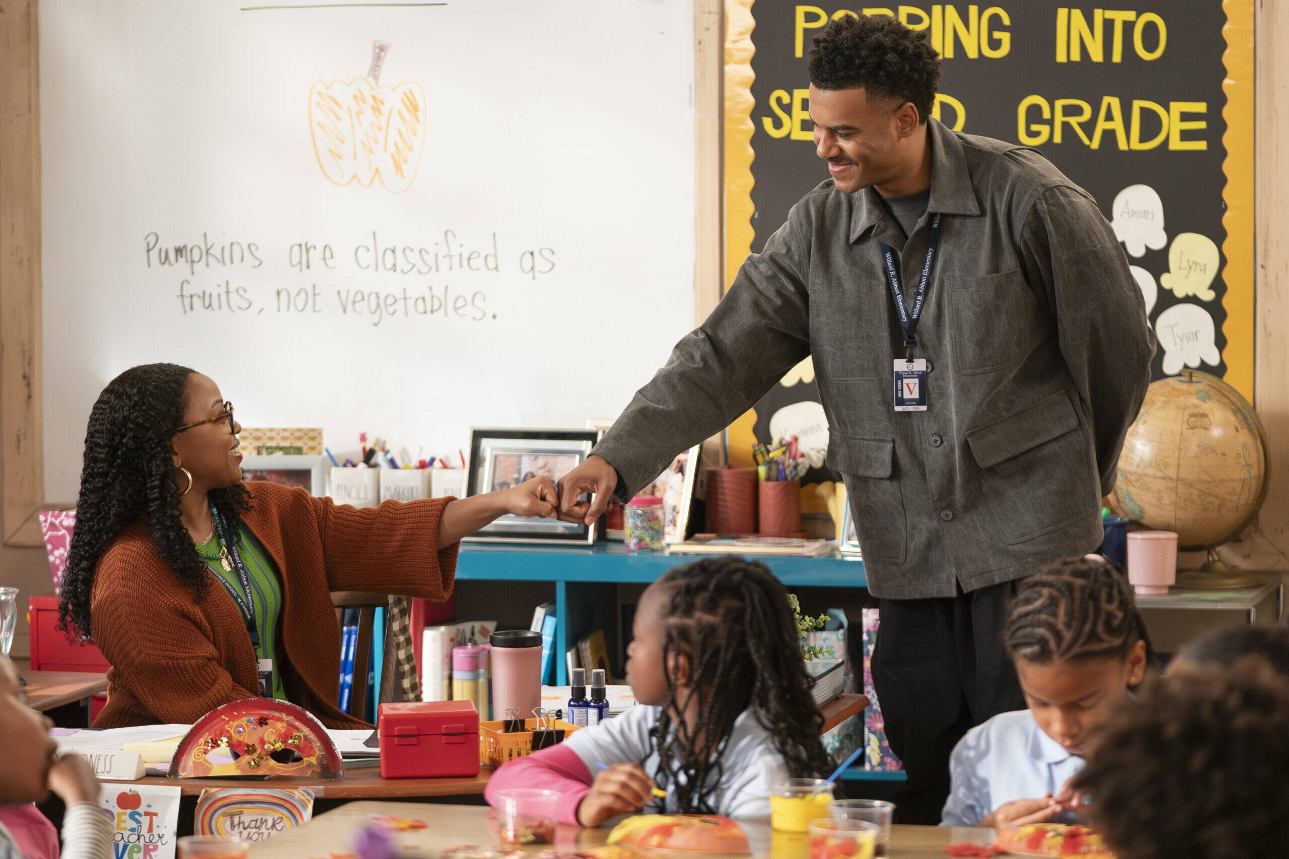 Quinta Brunson, Jack Fox | televisão reveladora Quinta Brunson como Janine e Jack Fox como Tariq no episódio 2 da 5ª temporada do Abbott Elementary