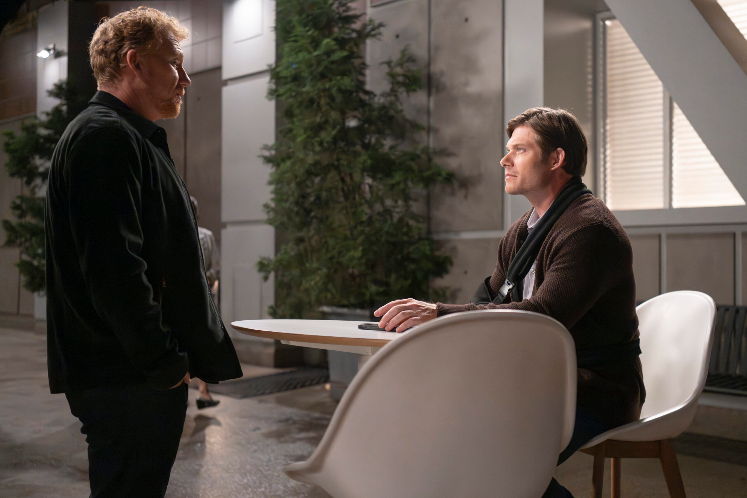 Grey's Anatomy Season 22 Episode 4 - KEVIN MCKIDD, CHRIS CARMACK | Tell-Tale TV Grey's Anatomy Season 22 Episode 4 - KEVIN MCKIDD, CHRIS CARMACK