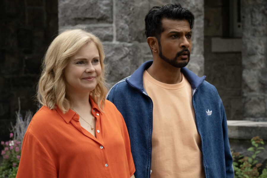 “Viking Wedding” – GHOSTS Season 5 Episode 2. Pictured (L-R): Rose McIver as Samantha and Utkarsh Ambudkar as Jay. Photo: Bertrand Calmeau/CBS ©2025 CBS Broadcasting, Inc. All Rights Reserved.