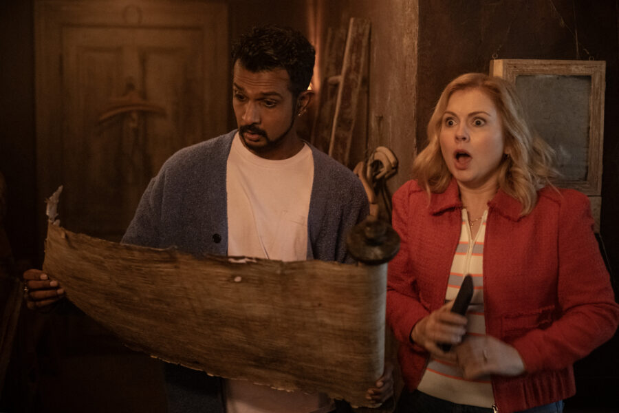 “Halloween 5: The Mummy” – GHOSTS. Pictured (L-R): Utkarsh Ambudkar as Jay and Rose McIver as Samantha.