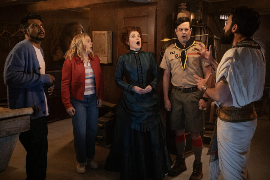 “Halloween 5: The Mummy” – GHOSTS. Pictured (L-R): Utkarsh Ambudkar as Jay, Rose McIver as Samantha, Rebecca Wisocky as Hetty, Richie Moriarty as Pete and Farhang Ghajar as Amunhotep.