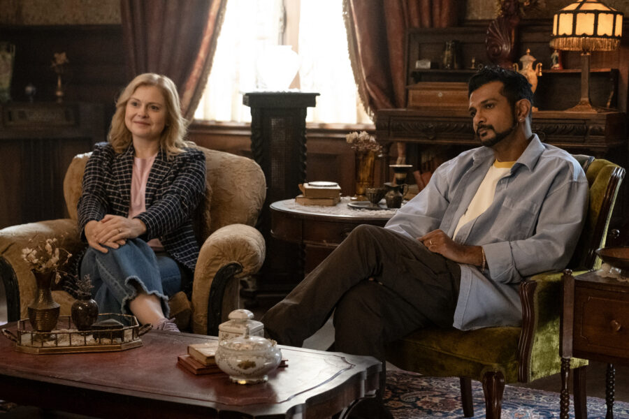 “Bring Your Daughter to Work Day” – GHOSTS. Pictured (L-R): Rose McIver as Samantha and Utkarsh Ambudkar as Jay. | Tell-Tale TV “Bring Your Daughter to Work Day” – GHOSTS. Pictured (L-R): Rose McIver as Samantha and Utkarsh Ambudkar as Jay.