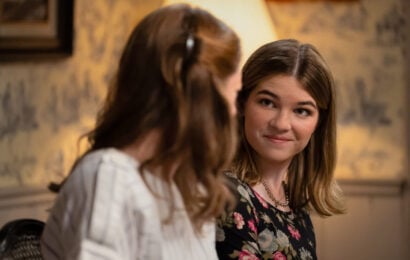 Georgie & Mandy's First Marriage Season 2 Episode 3, "A Will and a Dead Man's Wife" - (l-r) Zoe Perry as Mary and Raegan Revord as Missy Georgie & Mandy’s First Marriage Season 2 Episode 3 Review: A Will and a Dead Man’s Wife 