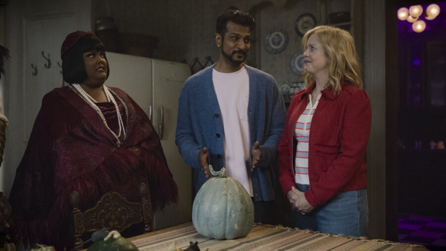 “Halloween 5: The Mummy” – GHOSTS. Pictured (L-R): Danielle Pinnock as Alberta, Utkarsh Ambudkar as Jay, and Rose McIver as Samantha.