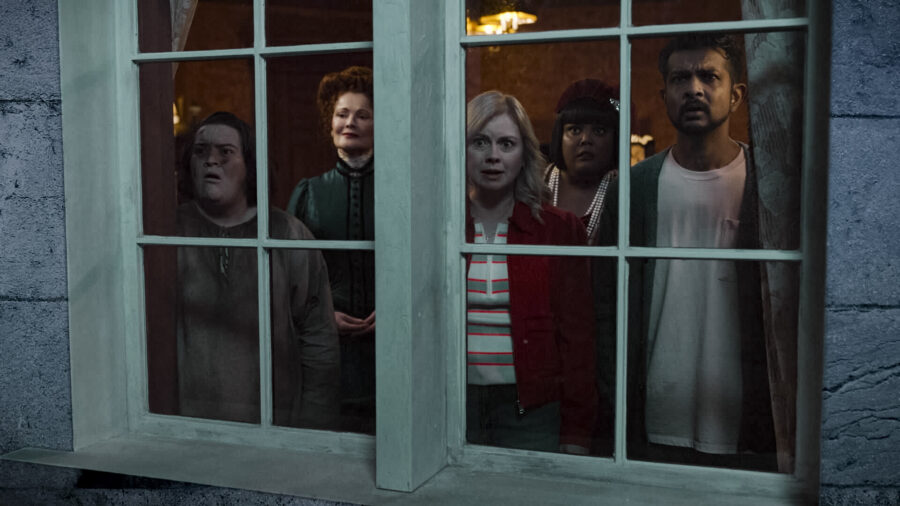 “Halloween 5: The Mummy” – GHOSTS. Pictured (L-R): Betsy Sodaro as Nancy, Rebecca Wisocky as Hetty, Rose McIver as Samantha, Danielle Pinnock as Alberta, and Utkarsh Ambudkar as Jay.