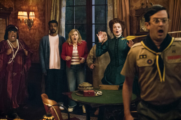 “Halloween 5: The Mummy” – GHOSTS. Pictured (L-R): Danielle Pinnock as Alberta, Utkarsh Ambudkar as Jay, Rose McIver as Samantha, Rebecca Wisocky as Hetty, and Richie Moriarty as Pete.