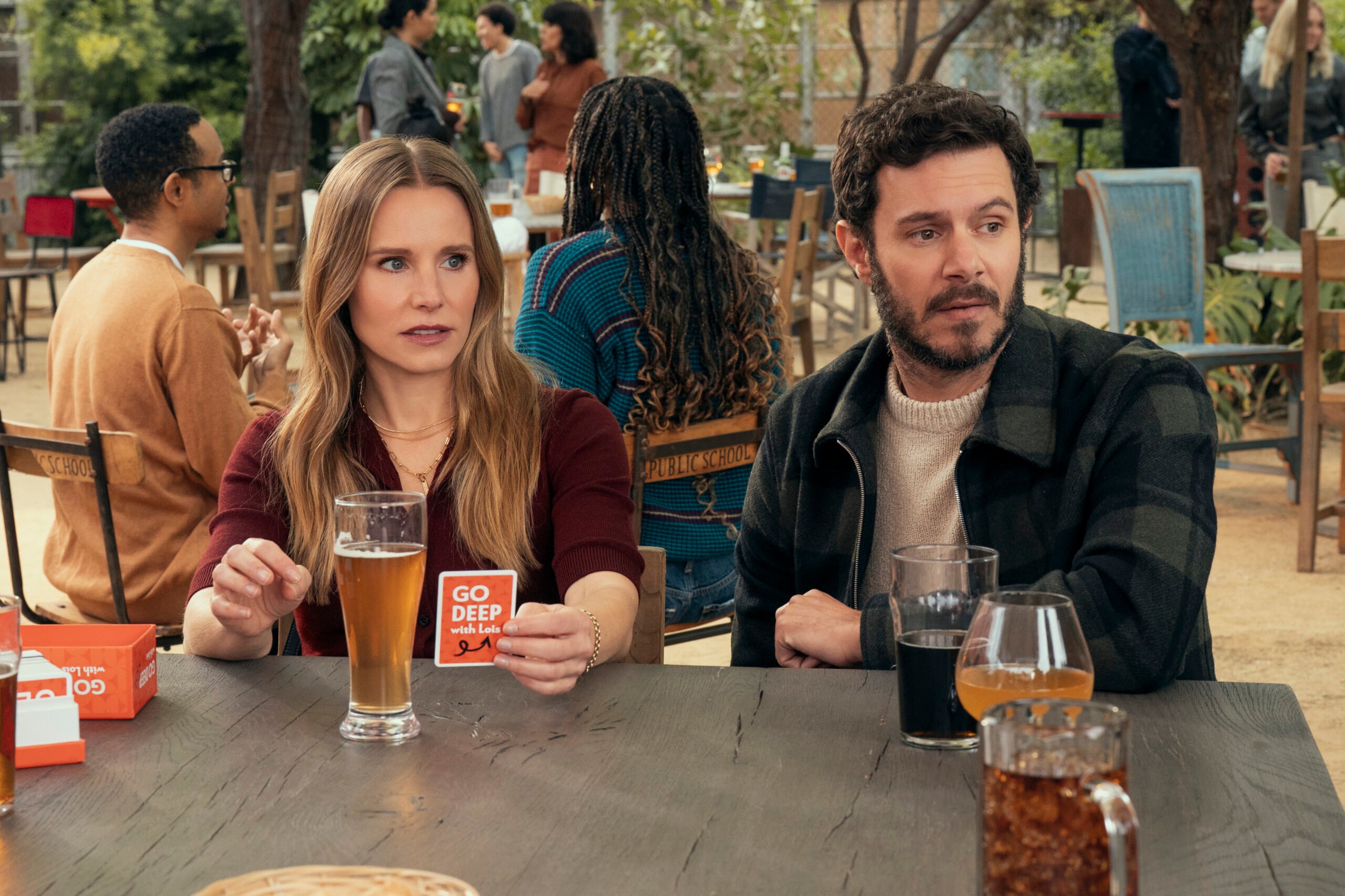 NWT_209_Unit_00299RC | televisão reveladora Ninguém quer isso 2ª temporada – Kristen Bell como Joan e Adam Brody como Noah