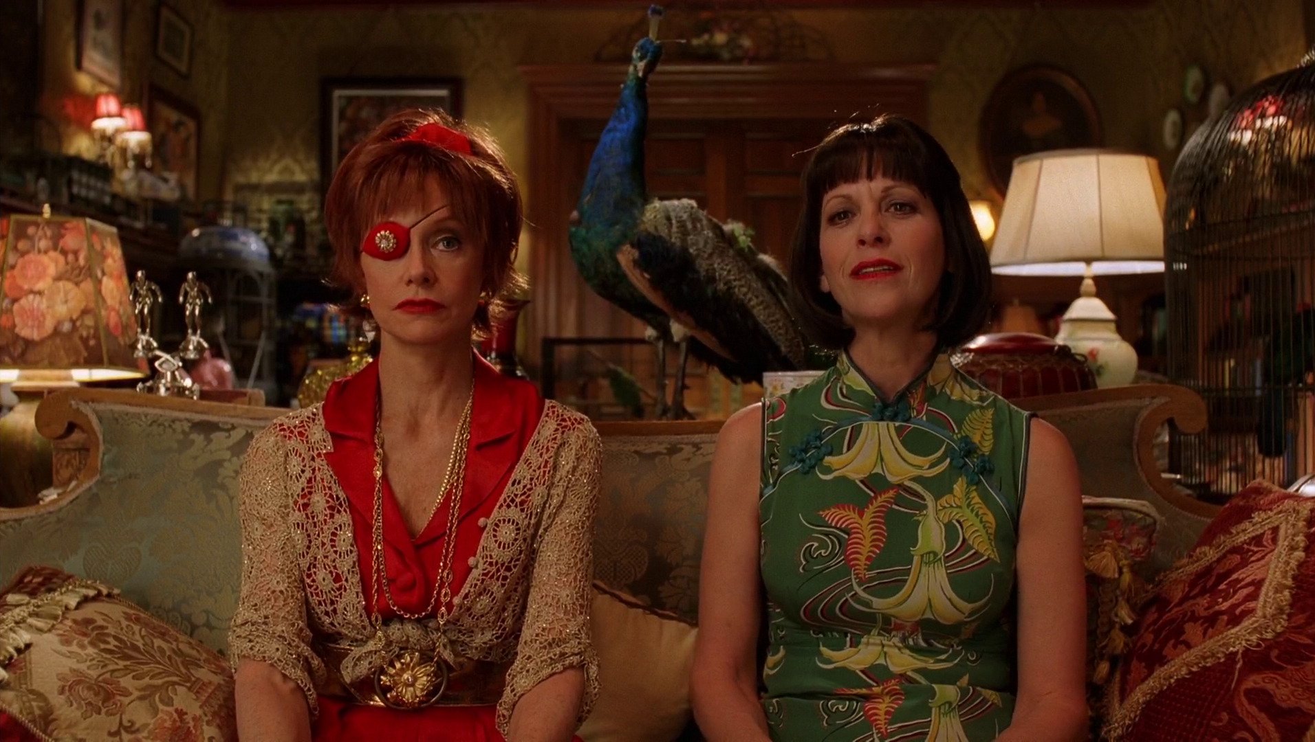 Pushing Daisies | Tell-Tale TV Swoosie Kurtz as Aunt Lily and Ellen Greene as Aunt Vivian in Pushing Daisies, Season 1 Episode 1
