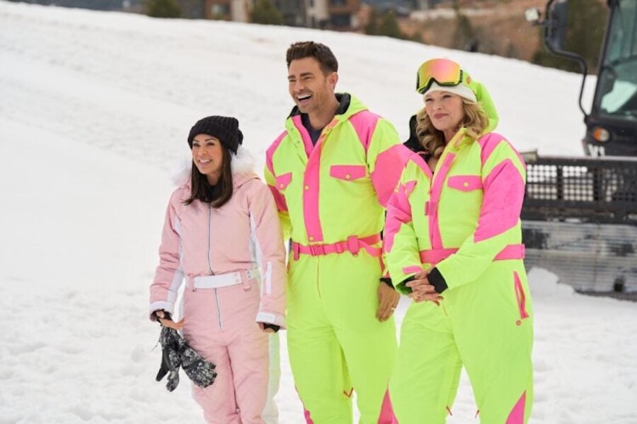 Procurando Mister Christmas, 2ª temporada – Jonathan Bennett, Melissa-Peterman, Janel Parrish (foto cortesia da Hallmark)