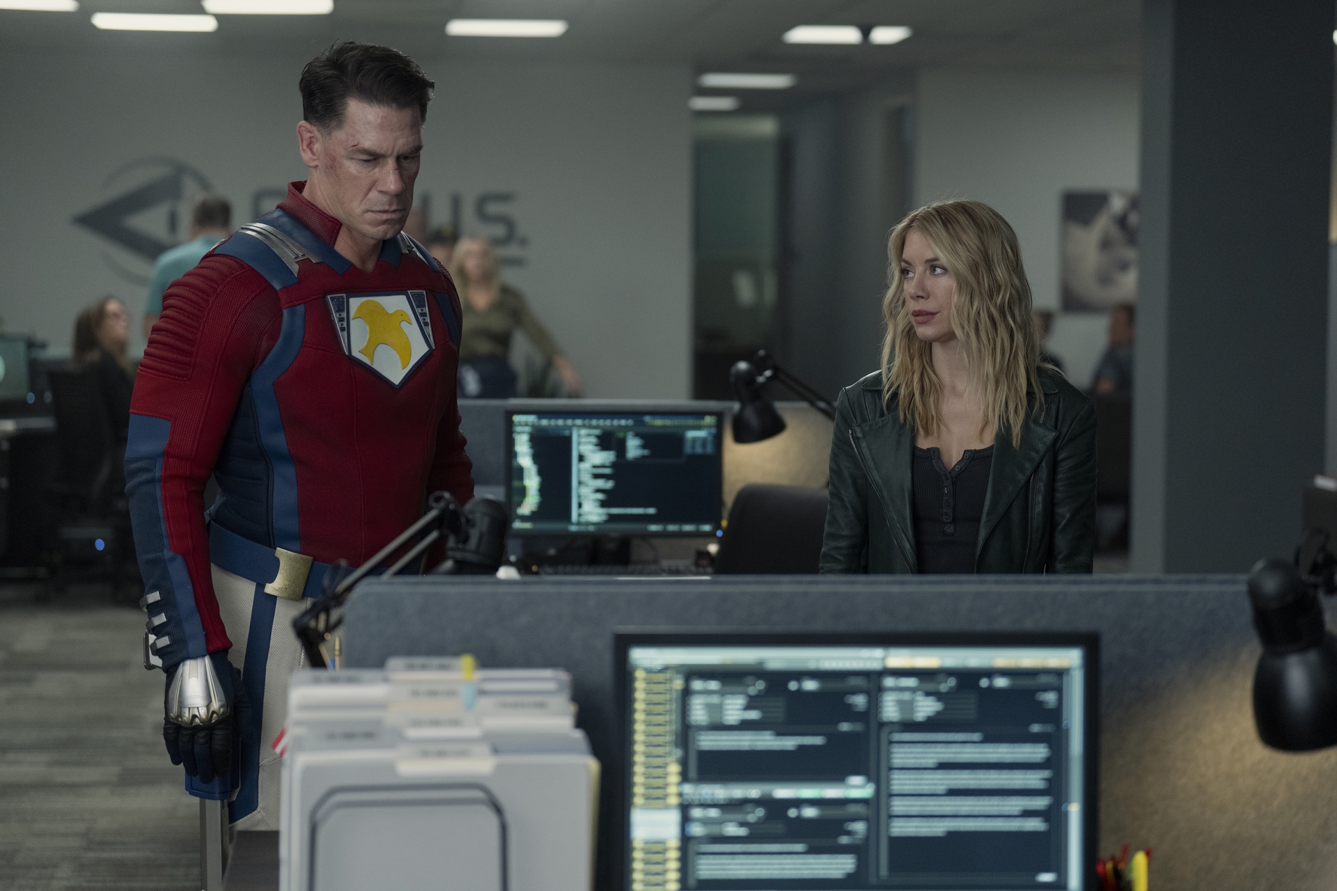 Paacemaker Season 2 episódios 7 - (LR) John Cena e Jennifer Holland