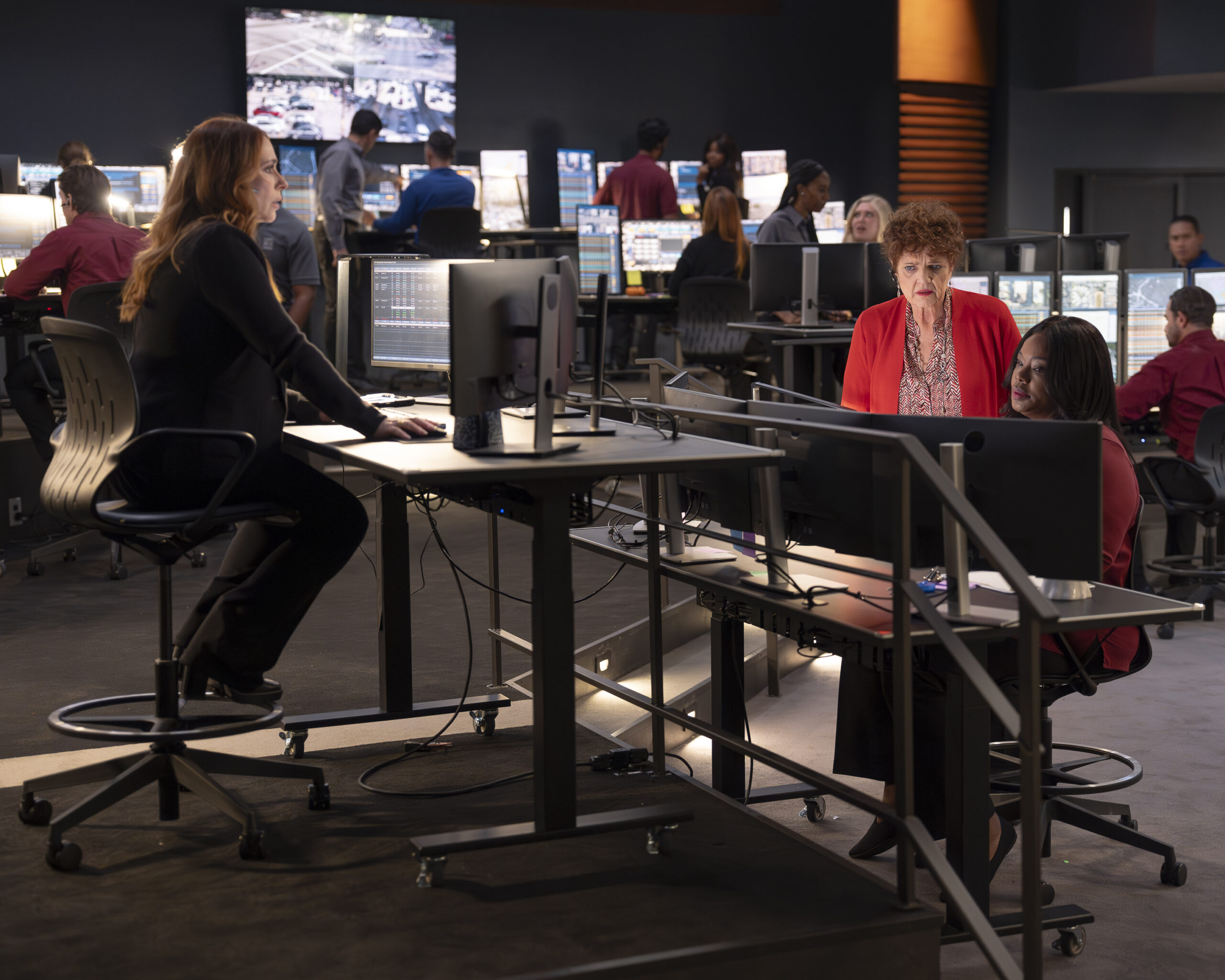 9-1-1 Season 9 Episode 5, "Día de los Muertos" | Tell-Tale TV 9-1-1 Season 9 Episode 5, "Día de los Muertos" -- JENNIFER LOVE HEWITT, DEBRA CHRISTOFFERSON, CHIQUITA FULLER