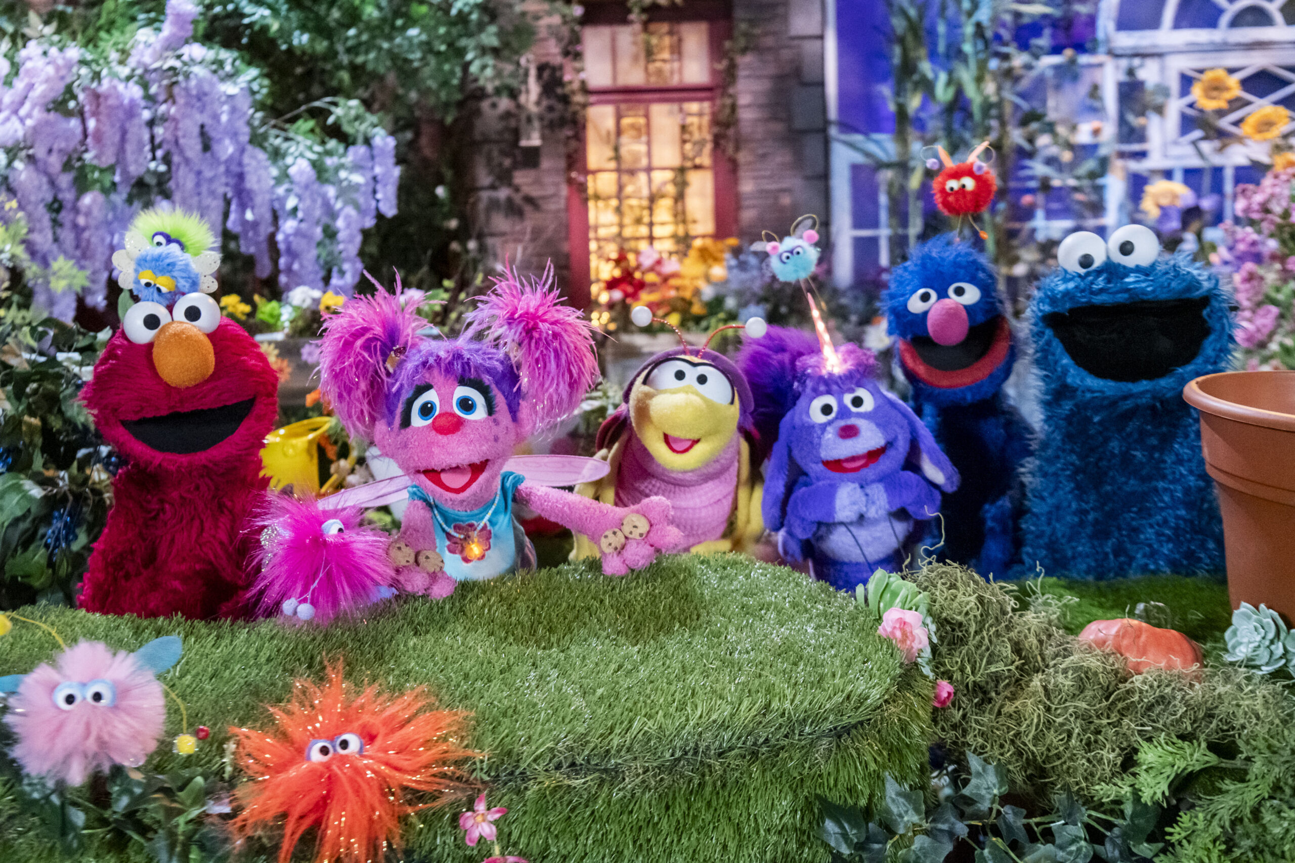 CS1_9200 | Tell-Tale TV Sesame Street Season 56 - (l-r) Elmo, Abby Cadabby, Bubble Bug, Bunberry, Grover, and Cookie Monster