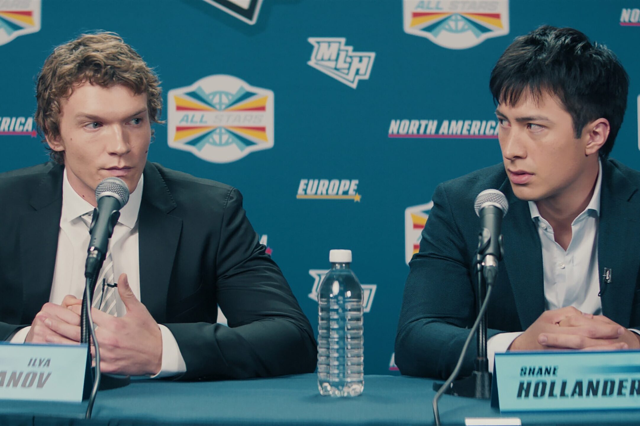 Temporada de rivalidade quente 1 | televisão reveladora Heated Rivalry Season 1 – (Esquerda) Connor Storey como Ilya Rozanov e Hudson Williams como Shane Hollander