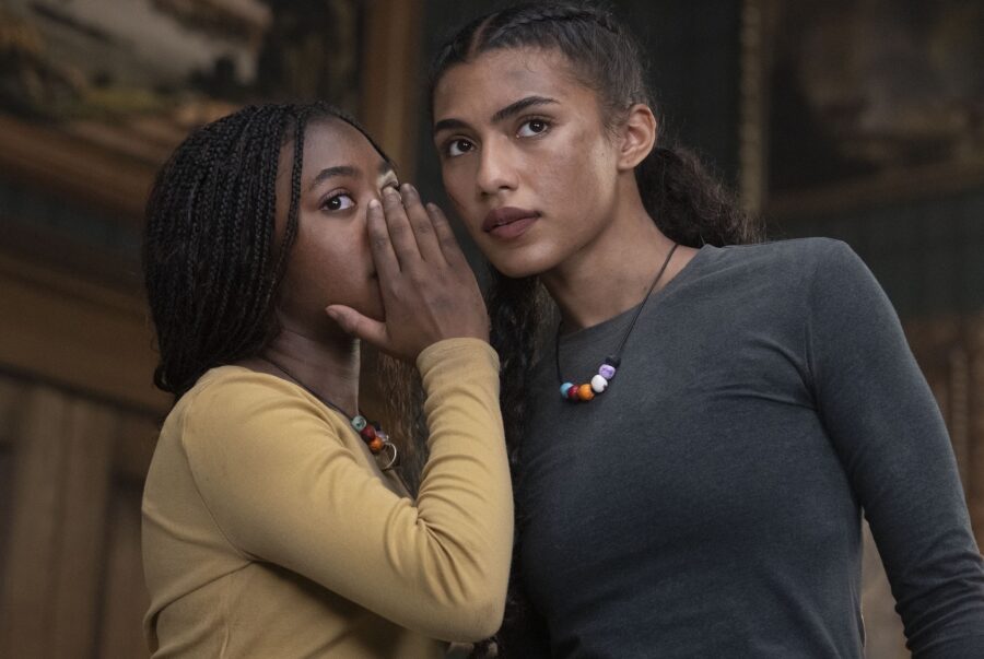 Percy Jackson e os Olimpianos, temporada 2, episódio 2 - Leah Jefferies como Annabeth Chase, Dior Gudgeon como Clarisse La Rue (foto cortesia da Disney)