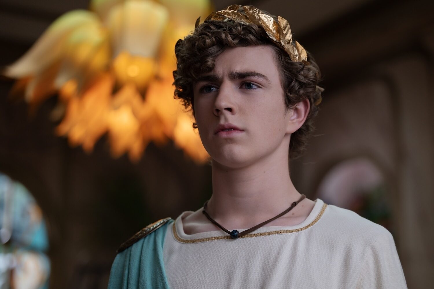 Percy Jackson e os Olimpianos 2ª temporada, episódio 5 – Walker Scobell como Percy Jackson (foto cortesia da Disney) | televisão reveladora Percy Jackson e os Olimpianos, temporada 2, episódio 5 - Walker Scobell como Percy Jackson (foto cortesia da Disney)