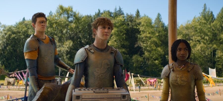 Percy Jackson e os Olimpianos 2ª temporada, episódio 2 - Daniel Diemer como Tyson, Walker Scobell como Percy Jackson, Leah Jefferies como Annabeth Chase (foto cortesia da Disney)