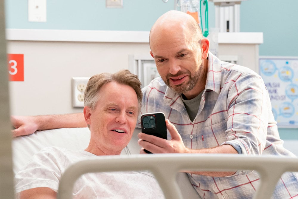Denis Medical - Temporada 2 | televisão reveladora Denis Medical, temporada 2, episódio 7, Não é de admirar que seus rins queiram sair - (à esquerda) David Hornsby como Harry e Paul Scheer como Reuben