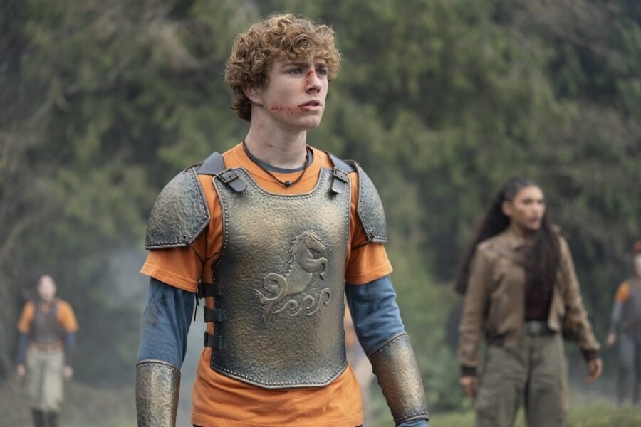 Percy Jackson e os Olimpianos 2ª temporada, episódio 8 – Walker Scobell como Percy Jackson (foto cortesia da Disney) | televisão reveladora Percy Jackson e os Olimpianos, temporada 2, episódio 8 - Walker Scobell como Percy Jackson (foto cortesia da Disney)