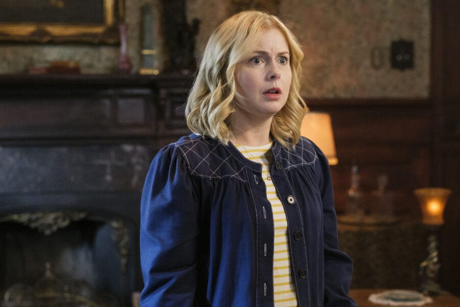 “The Others” – GHOSTS. Pictured: Rose McIver as Samantha. Photo: Bertrand Calmeau/CBS ©2025 CBS Broadcasting, Inc. All Rights Reserved.