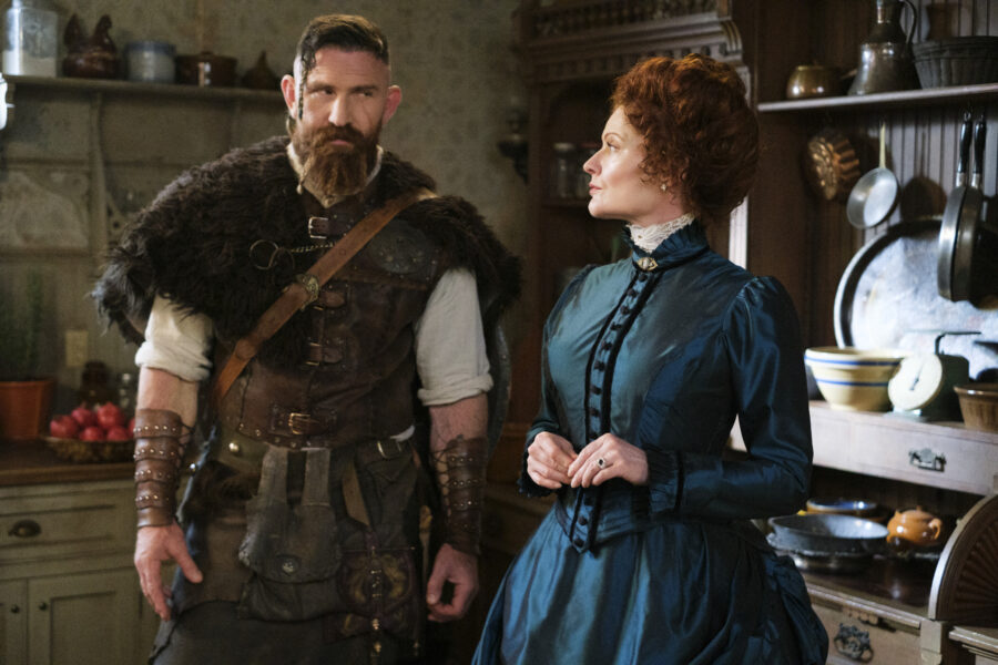 “The Others” – GHOSTS. Pictured L to R: Devan Chandler Long as Thorfinn and Rebecca Wisocky as Hetty. Photo: Bertrand Calmeau/CBS ©2025 CBS Broadcasting, Inc. All Rights Reserved.