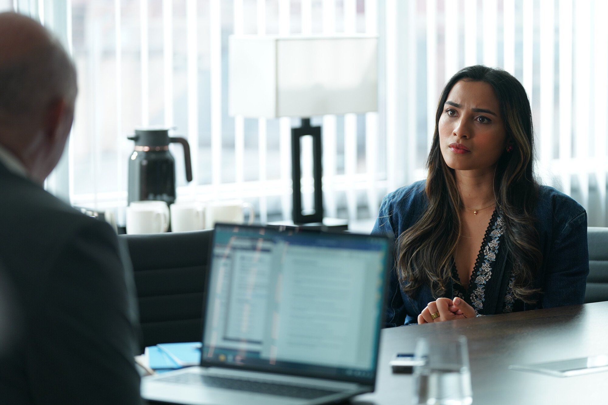 Uma foto do episódio 12 da 2ª temporada do Doc de Anya Banerjee.