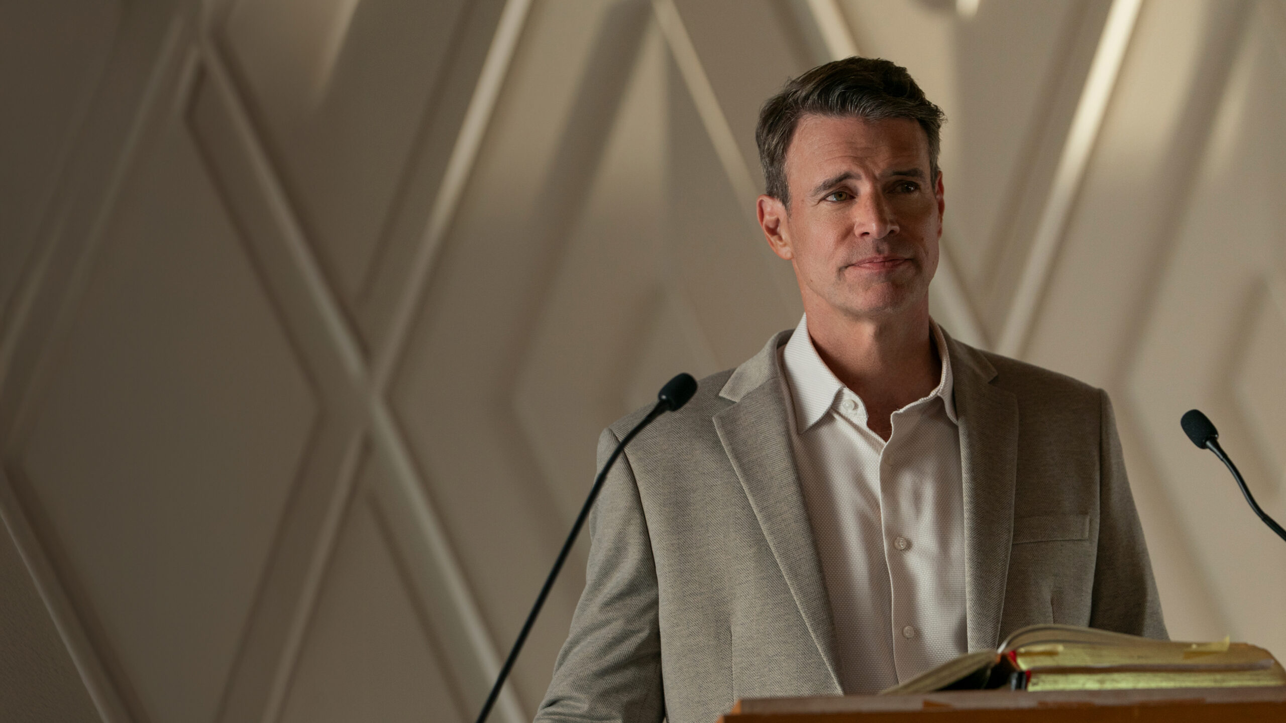 Não é assim - Scott Foley