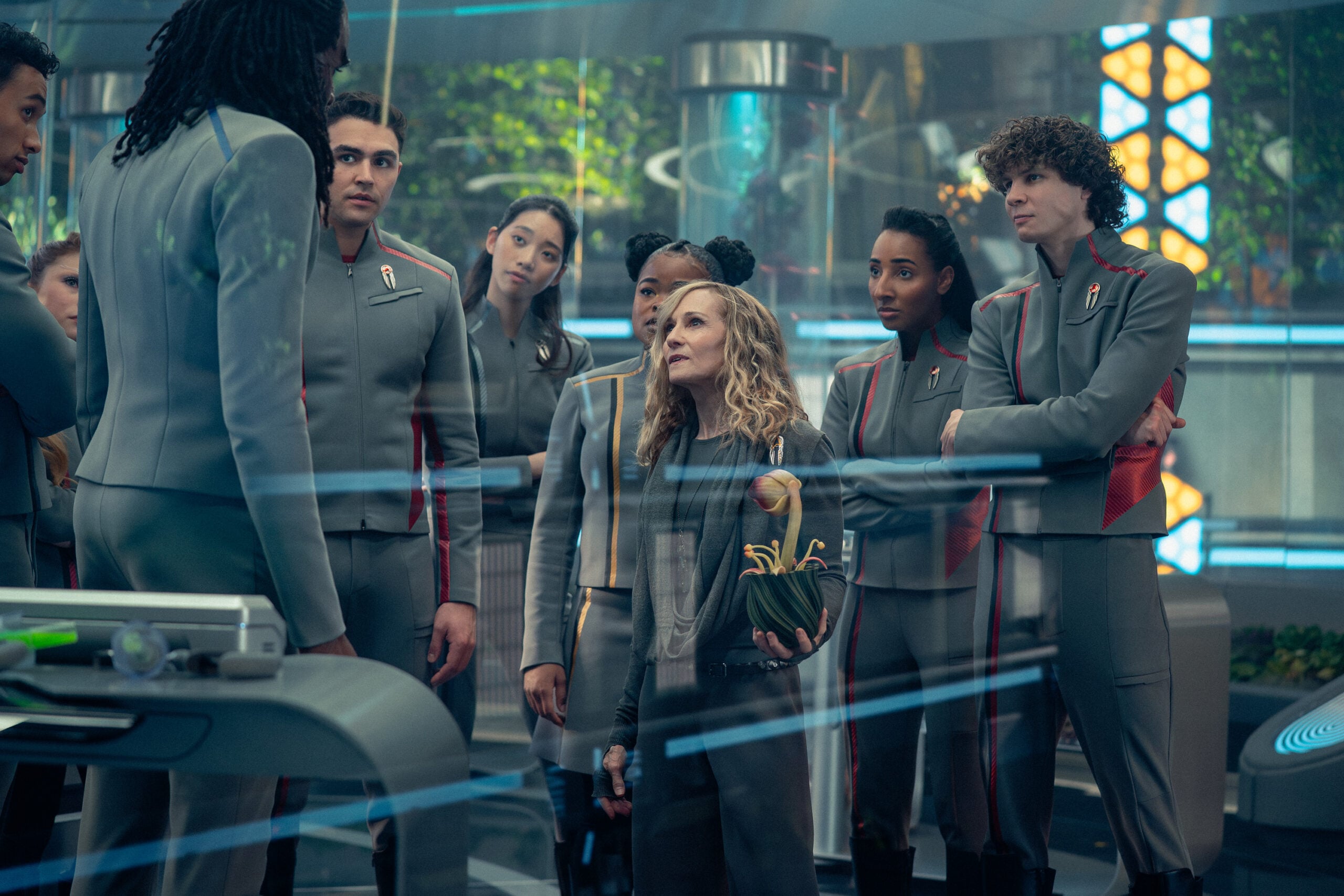 Still from Star Trek: Starfleet Academy Season 1 Episode 3, Vitus Reflux: Kerrice Brooks as Sam and Holly Hunter as Nahla pictured from left to right.