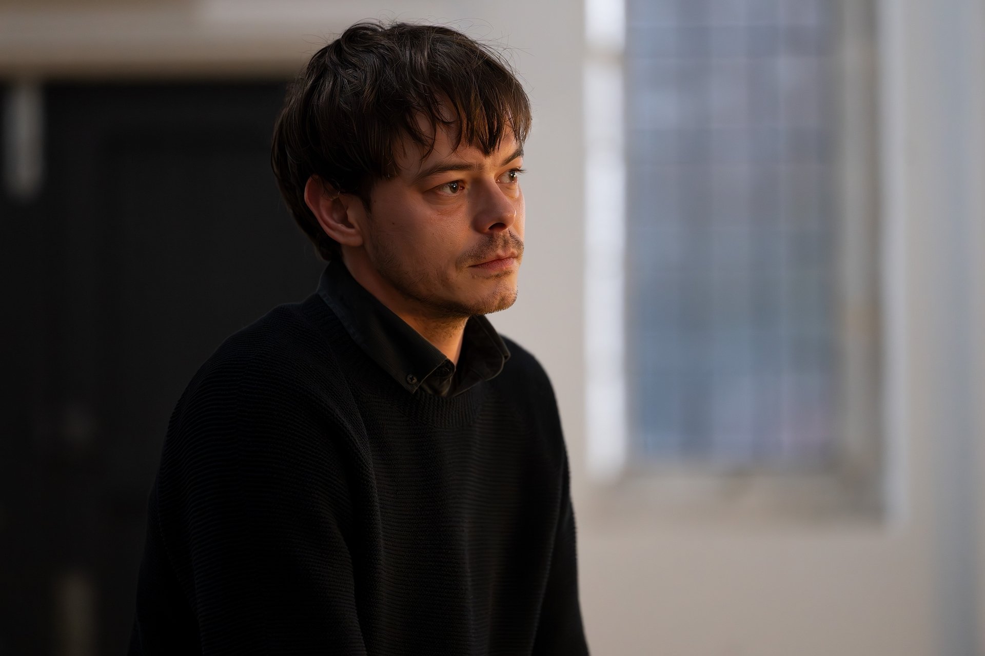 The Industry, temporada 4, episódio 1 - Charlie Heaton (foto de Simon Ridgeway / HBO)
