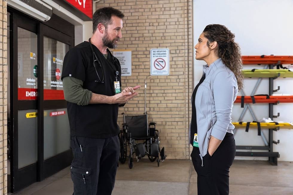 Paciente Banshee, a ambulância de Jackson chega. As preocupações do Dr. Al vão esperar.