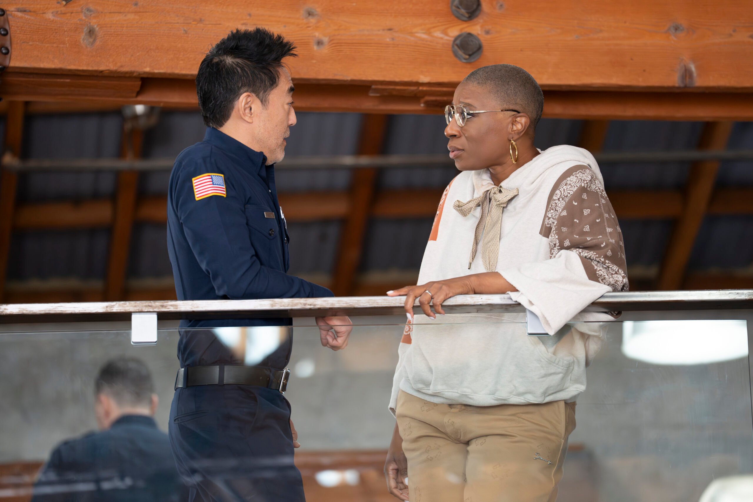 Kenneth Choi, Ayesha Hinds | televisão reveladora Kenneth Choi, Ayesha Hinds