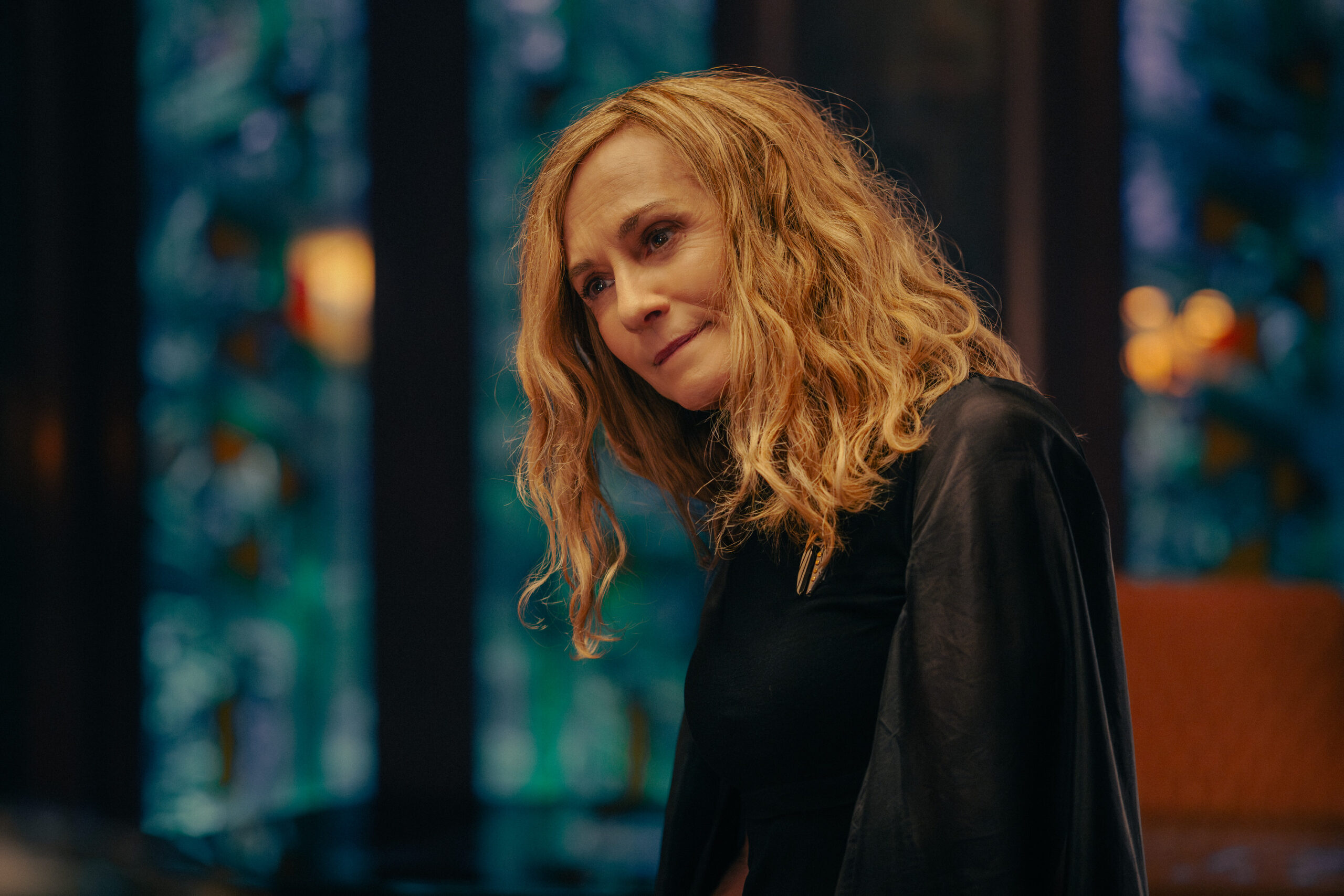 Still from Star Trek: Starfleet Academy Season 1 Episode 5 of Holly Hunter as Captain Nahla Ake.