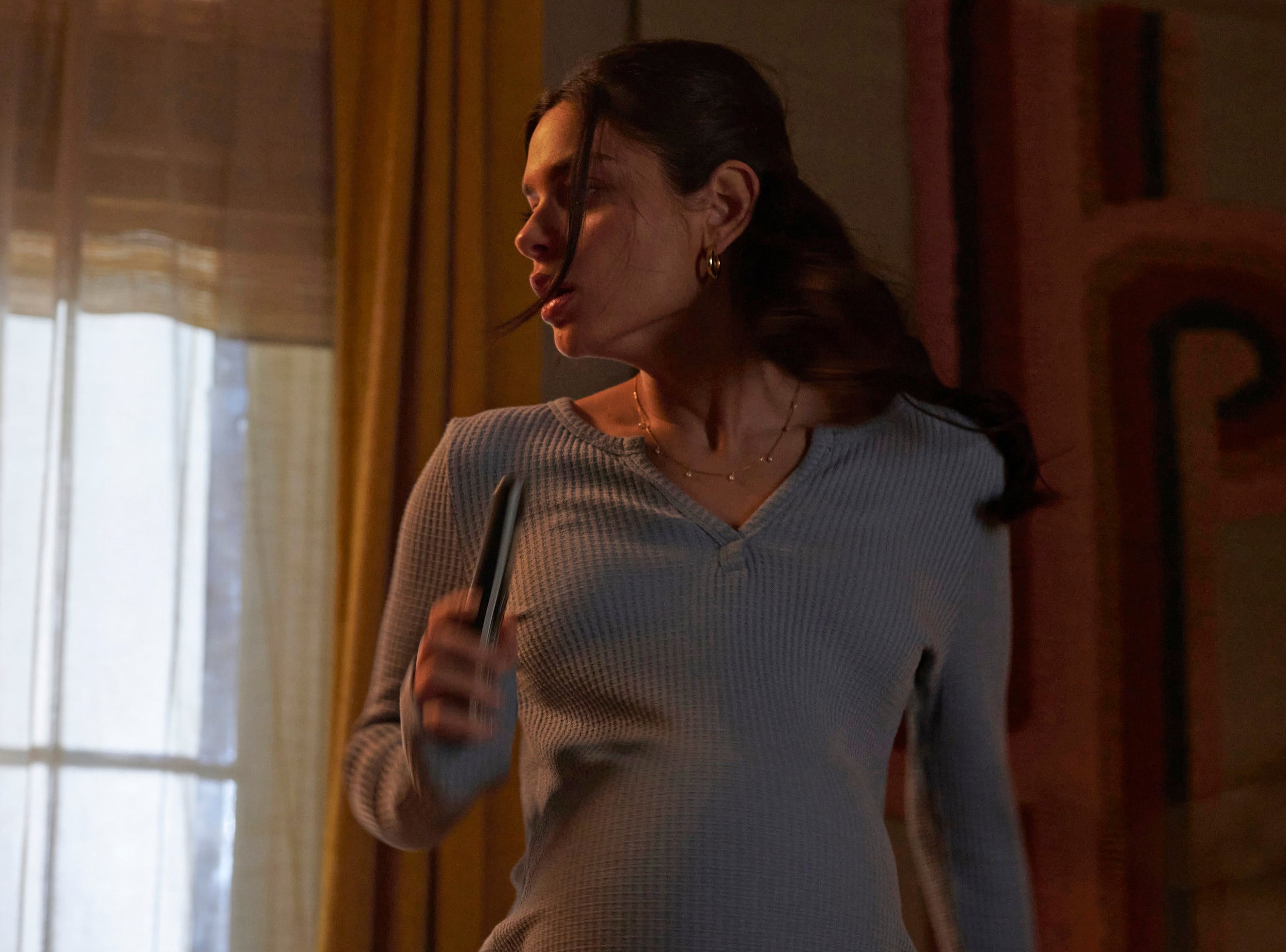 MEMORY OF A KILLER: Odeya Rush in "Shoot the Piano Player" © 2026 Fox Media LLC. CR: Christos Kalohoridis / FOX.