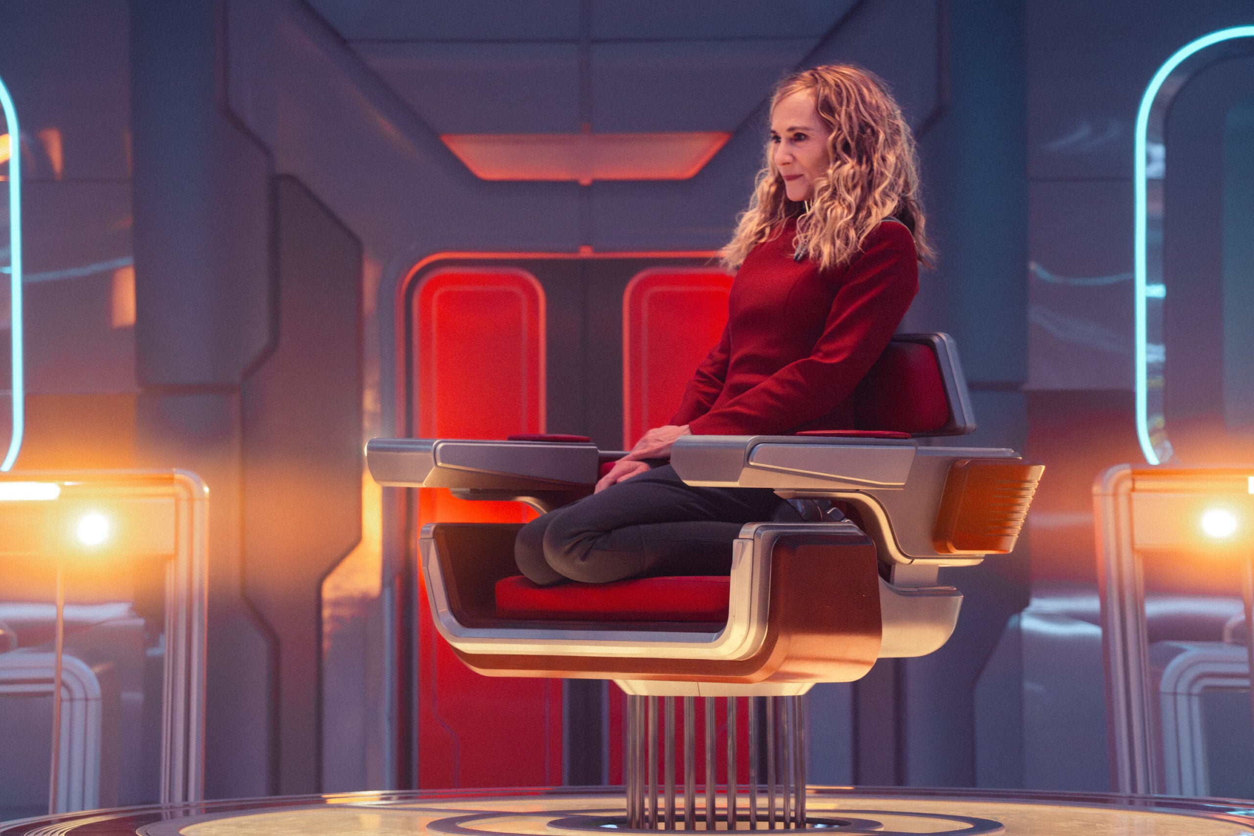 Still from Star Trek: Starfleet Academy Season 1 Episode 9 of Holly Hunter as Captain Nahla Ake.