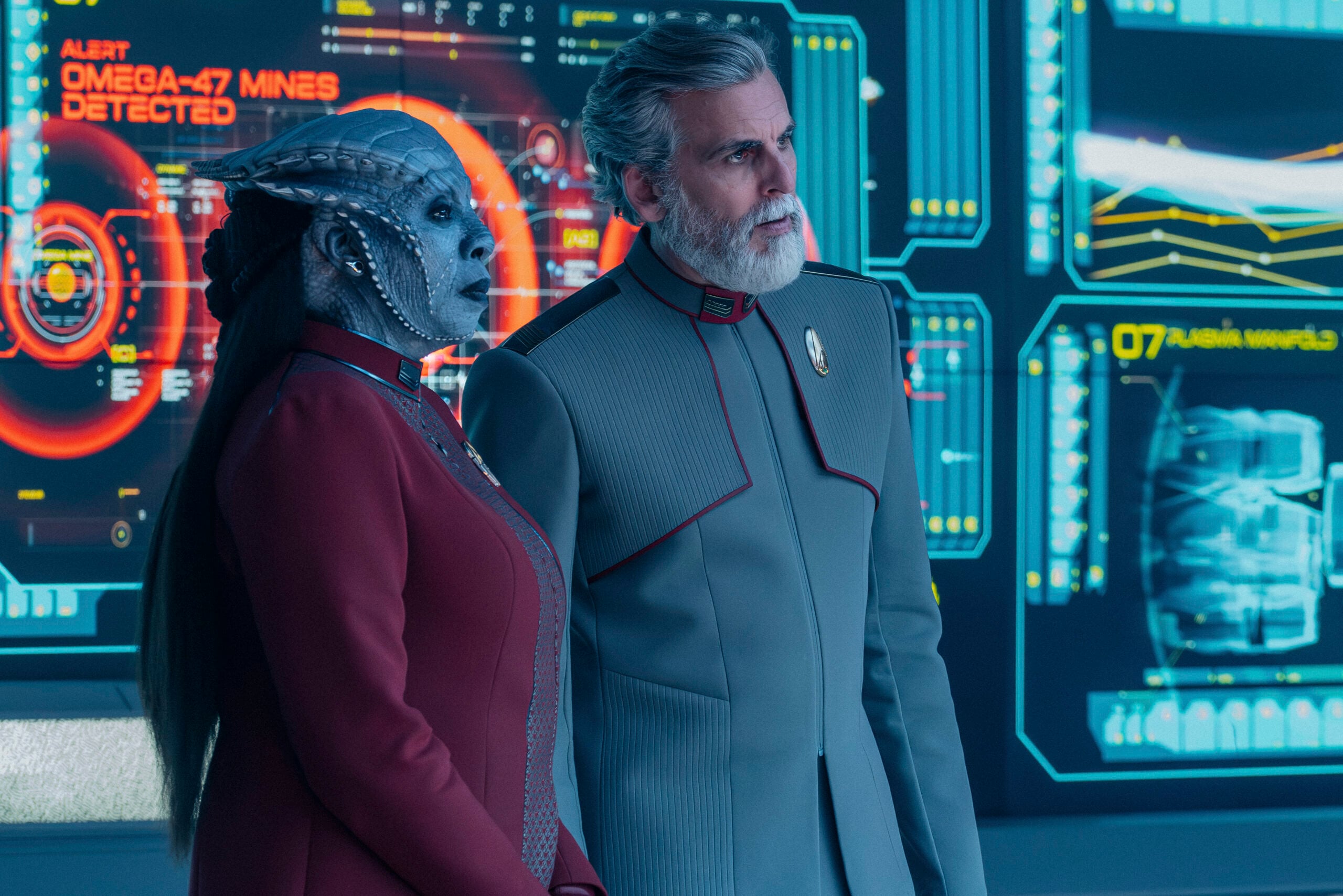 Still from Star Trek: Starfleet Academy Season 1 Episode 10, Rubincon, of Gina Yashere as Lura Thok and Oded Fehr as Charles Vance pictured from left to right.