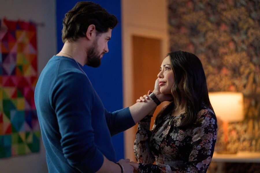 Two for Tee – Chris McNally, Janel Parrish (Credit: ©2025 Hallmark Media/Photographer: Courtney Julien)