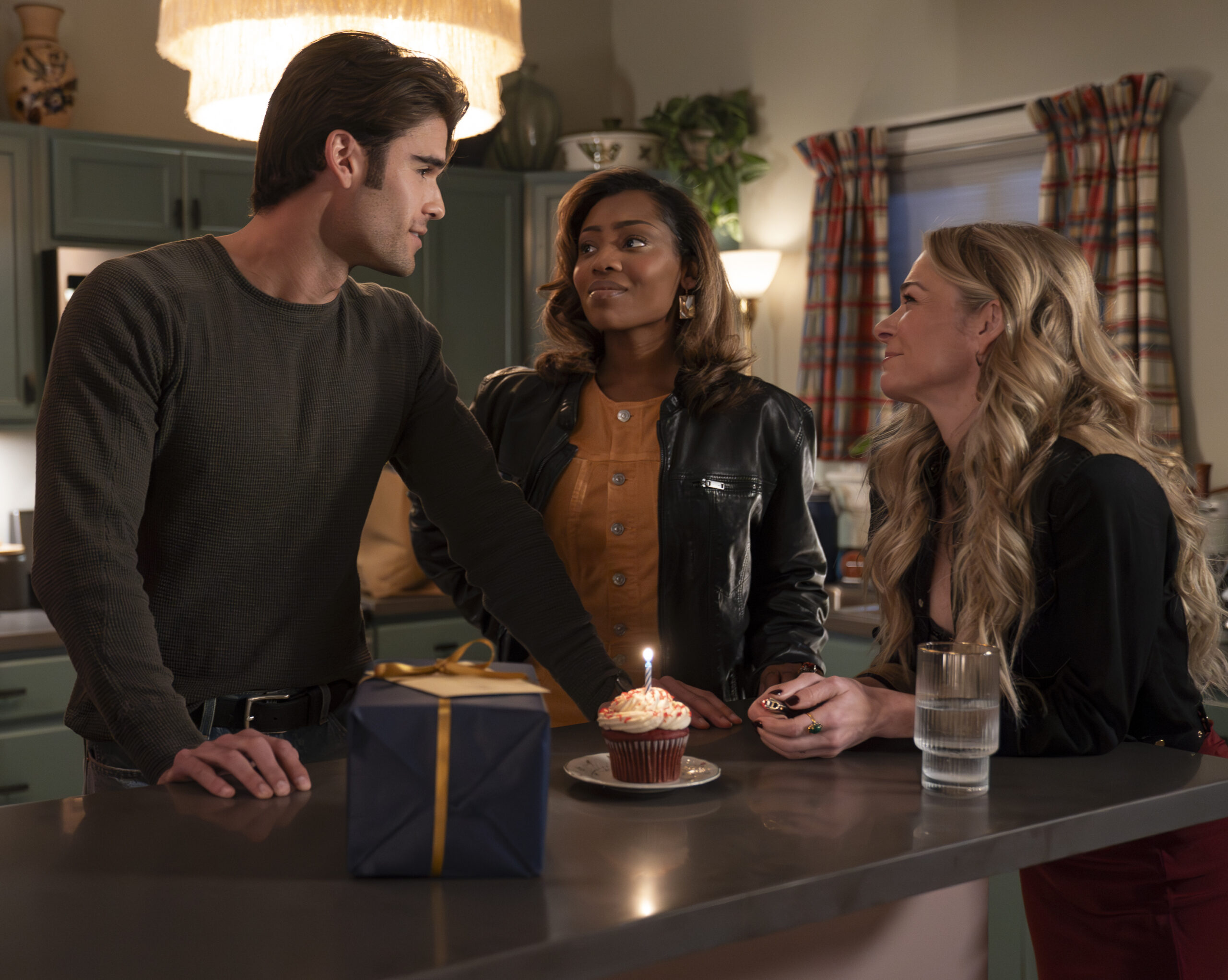 9-1-1: Nashville Season 1 Episode 16, "Love to Hate."