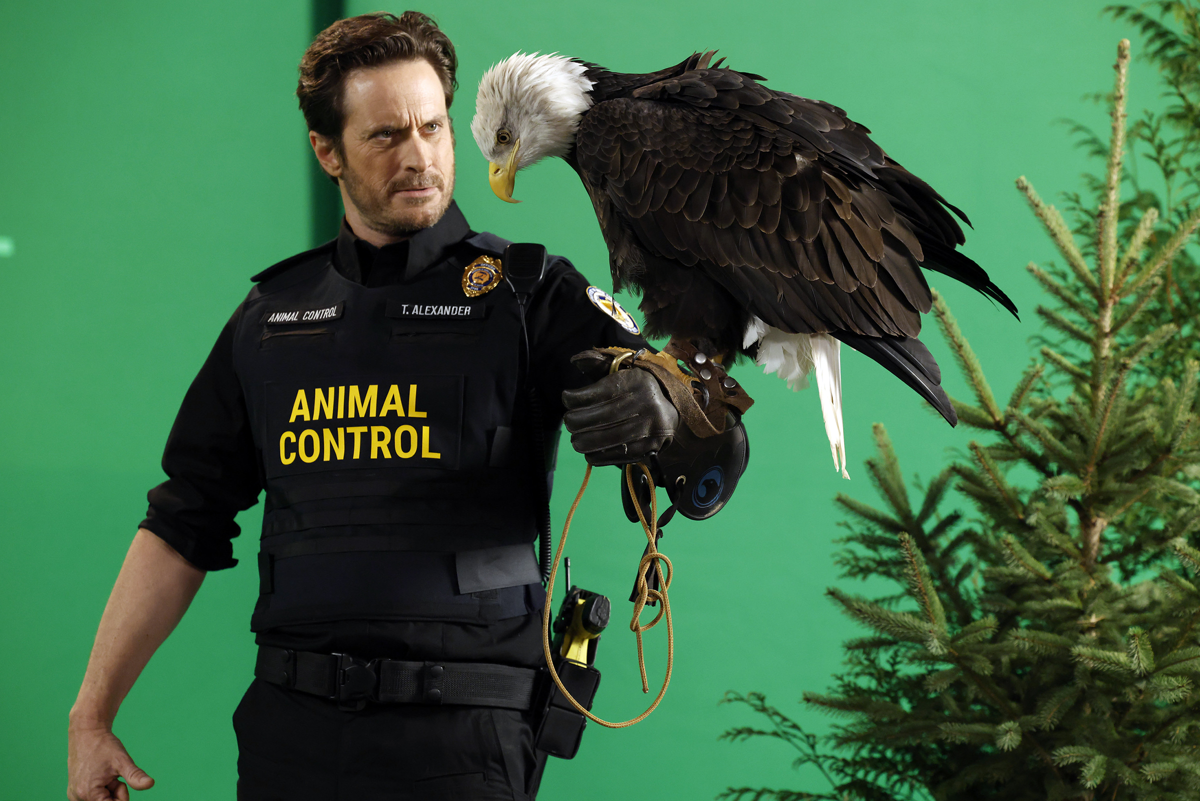 Animal Control Season 4 Episode 11, "Coyotes and Eagles" -- Oliver Hudson