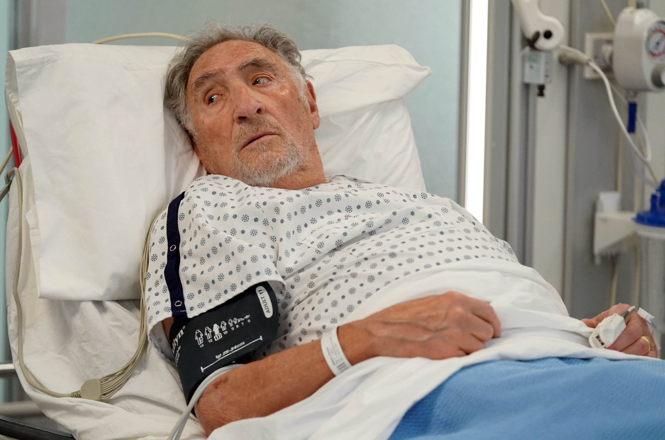 Still from Doc Season 2 Episode 22 of Judd Hirsch.