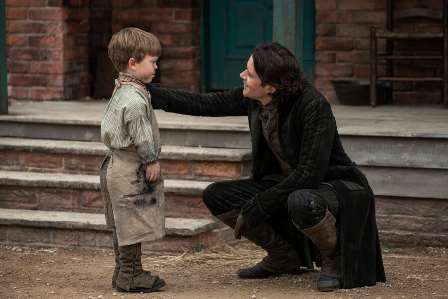 Outlander 807 - Evidence of Things Not Seen. Left to Right: Benjamin Moss ("Henri-Christian Fraser") and César Domboy (“Fergus Fraser”)