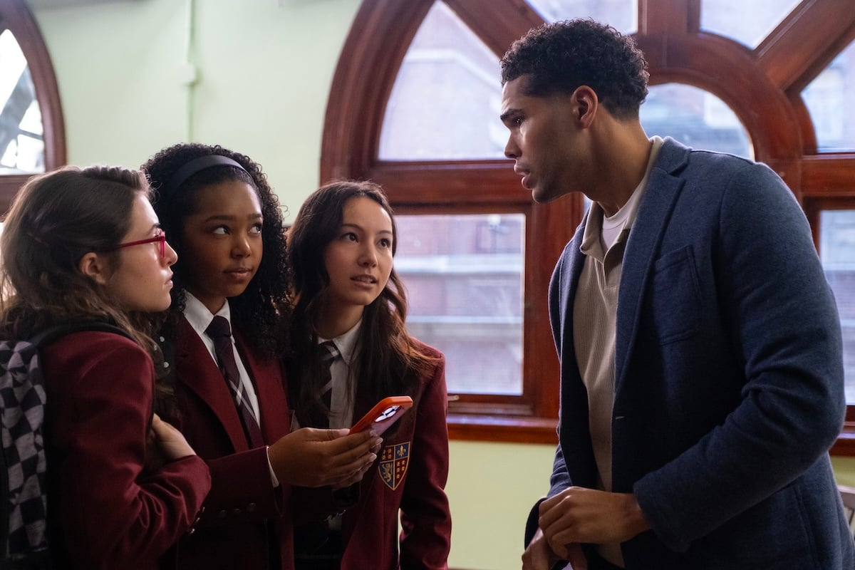 NOT SUITABLE FOR WORK Season 1 Episode 6 | Tell-Tale TV NOT SUITABLE FOR WORK Season 1 Episode 6 Not Suitable for Work Season 1 Episodes 6-7 Review: Handsome Mug Guy/Does Jon Hamm Cry?