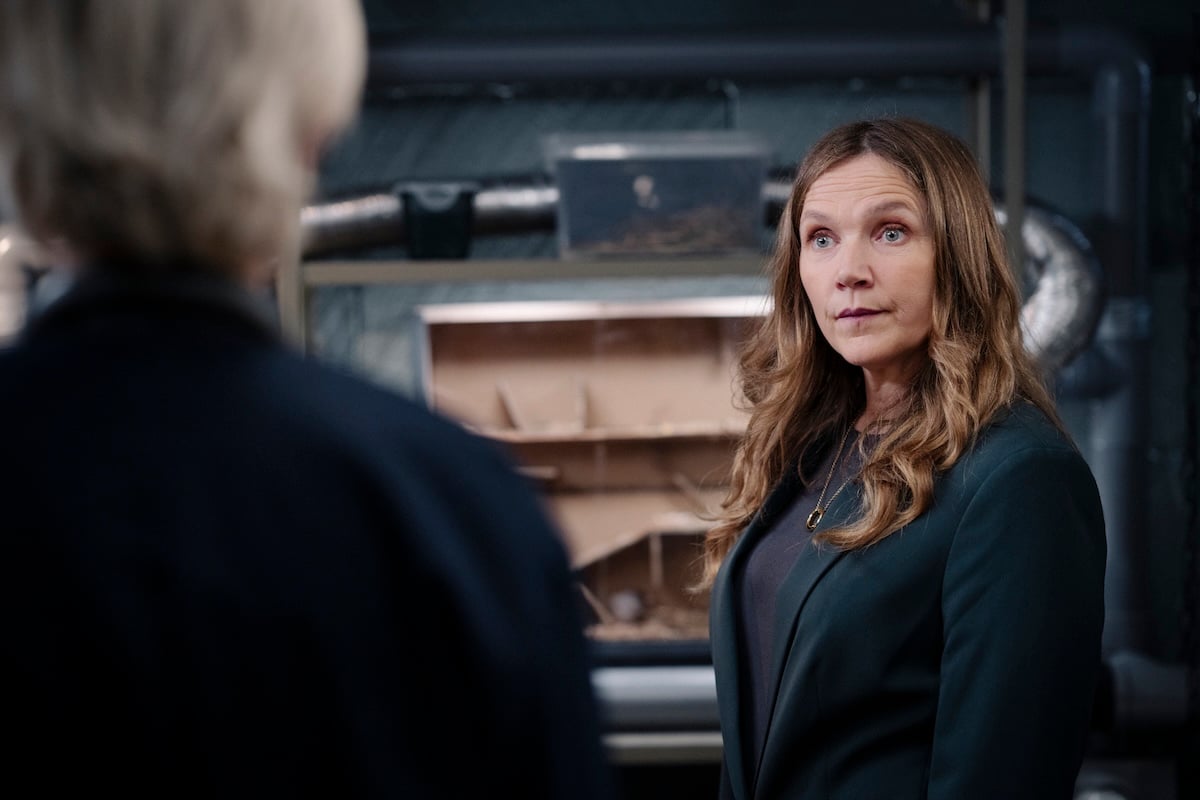 Patience Season 2 Episode 3 JESSICA HYNES (FRANKIE MONROE) and ELLA MAISY PURVIS (PATIENCE EVANS) – PATIENCE _The Magpie_ Patience Season 2 Episode 3 Review: Murder, Magic, and the Art of Distraction